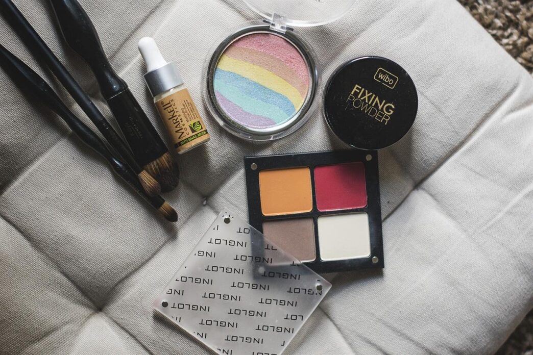 Neve Cosmetics è un marchio di bellezza italiano noto per i suoi prodotti make-up naturali, cruelty-free e innovativi. L'azienda si concentra sulla combinazione di ingredienti di alta qualità con collezioni di colori creative, offrendo cosmetici delicati sulla pelle ed espressivi. Con un forte impegno per la bellezza etica, Neve Cosmetics è diventato popolare tra gli appassionati di make-up che apprezzano la sostenibilità, le prestazioni e la creatività.