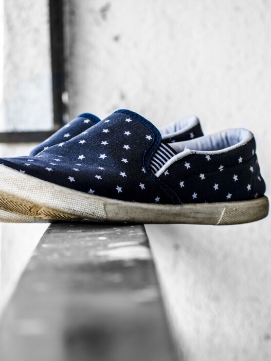 In the ever-evolving world of fashion, few pieces remain truly timeless. Trends come and go, styles shift, and preferences change but some icons endure. Keds is one such icon. For over a century, this American footwear brand has quietly shaped the way people dress, offering a perfect blend of simplicity, comfort, and effortless style.