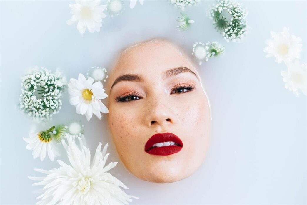 Cocooncenter hat sich in Deutschland und darüber hinaus einen Namen als Online-Apotheke gemacht, die Komfort und Vertrauen vereint. Mit über 29.900 Produkten und mehr als 1.000 anerkannten Marken bietet das Unternehmen Hautpflege, Haarpflege, Nahrungsergänzungsmittel und Wellnessprodukte in Apothekenqualität direkt an Verbraucher. Dieser Testbericht beleuchtet die Leistungen, die Cocooncenter zu einer zuverlässigen Adresse für alltägliche Gesundheits- und Schönheitsbedürfnisse machen.