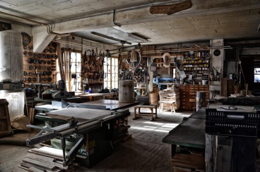 From garden tools to workshop essentials, a cluttered shed can easily become overwhelming. Smart Tool Shed Solutions provides products and systems that help homeowners, DIYers, and hobbyists transform disorganized storage into functional, easy-to-access spaces. This review looks at the standout services and products that make shed organization simpler and more effective.